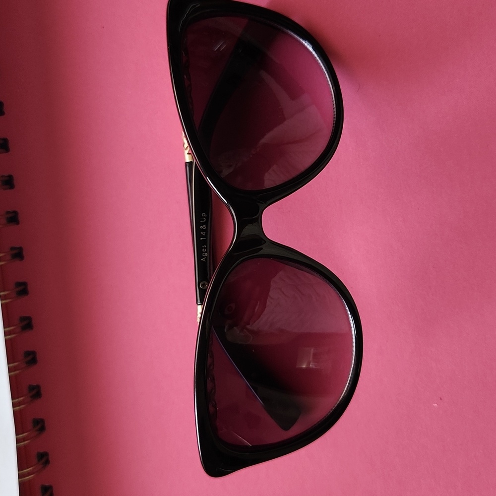 🔴Elegant Black and Gold Sunglasses